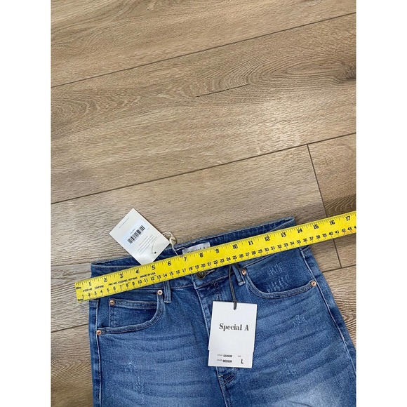 Splendid A L.A. Denim Shorts Size Large Distressed 28x9 - Picture 6 of 11